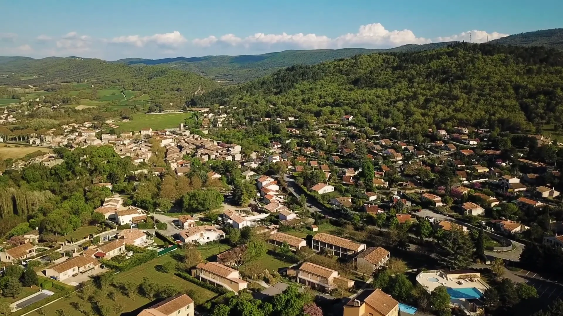 Céreste, an authentic village and unspoiled nature Image