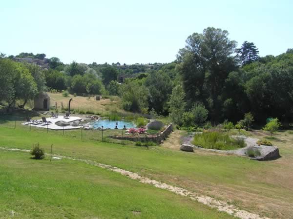 La piscine est attirante au retour des balades!